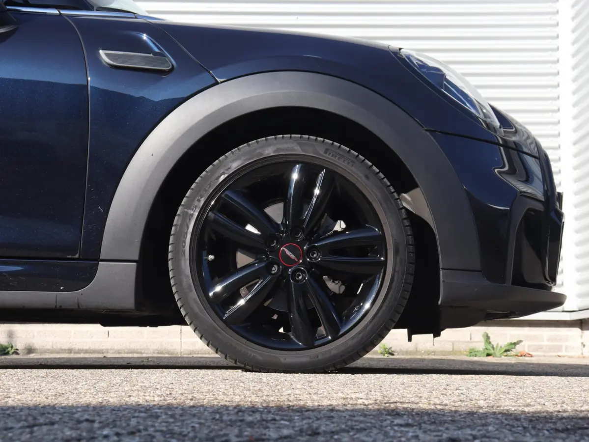 Cooper | Rockingham GT + John Cooper Works Pakket + Panodak + Sportstoelen + Apple Carplay + Adaptief Onderstel + Verwarmbare Voorstoelen + 18'' LMV
