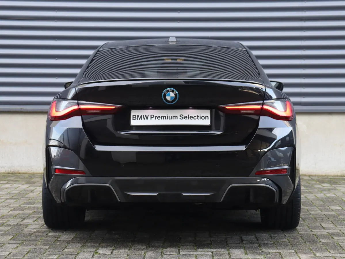 eDrive40 | M Sportpakket Pro | Trekhaak | Head-Up | Harman Kardon | Driving Assistant | Comfort Access | Adaptief M Onderstel | Stuurwiel Verwarmd | 19'' LMV