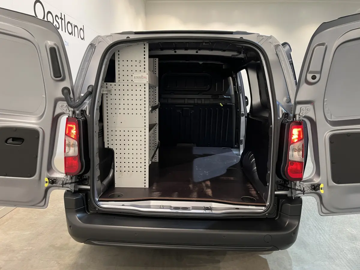 1.5 BlueHDi 100 S&S L2 / Euro 6 / Inrichting / Airco / CarPlay / Cruise Control / Camera / Navigatie / 3-Zits / 23.000 KM !!
