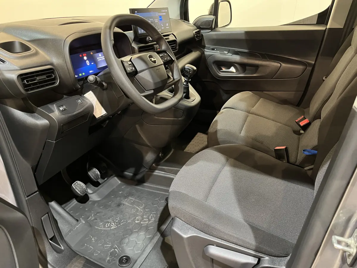 1.5 BlueHDi 100 S&S L2 / Euro 6 / Inrichting / Airco / CarPlay / Cruise Control / Camera / Navigatie / 3-Zits / 23.000 KM !!