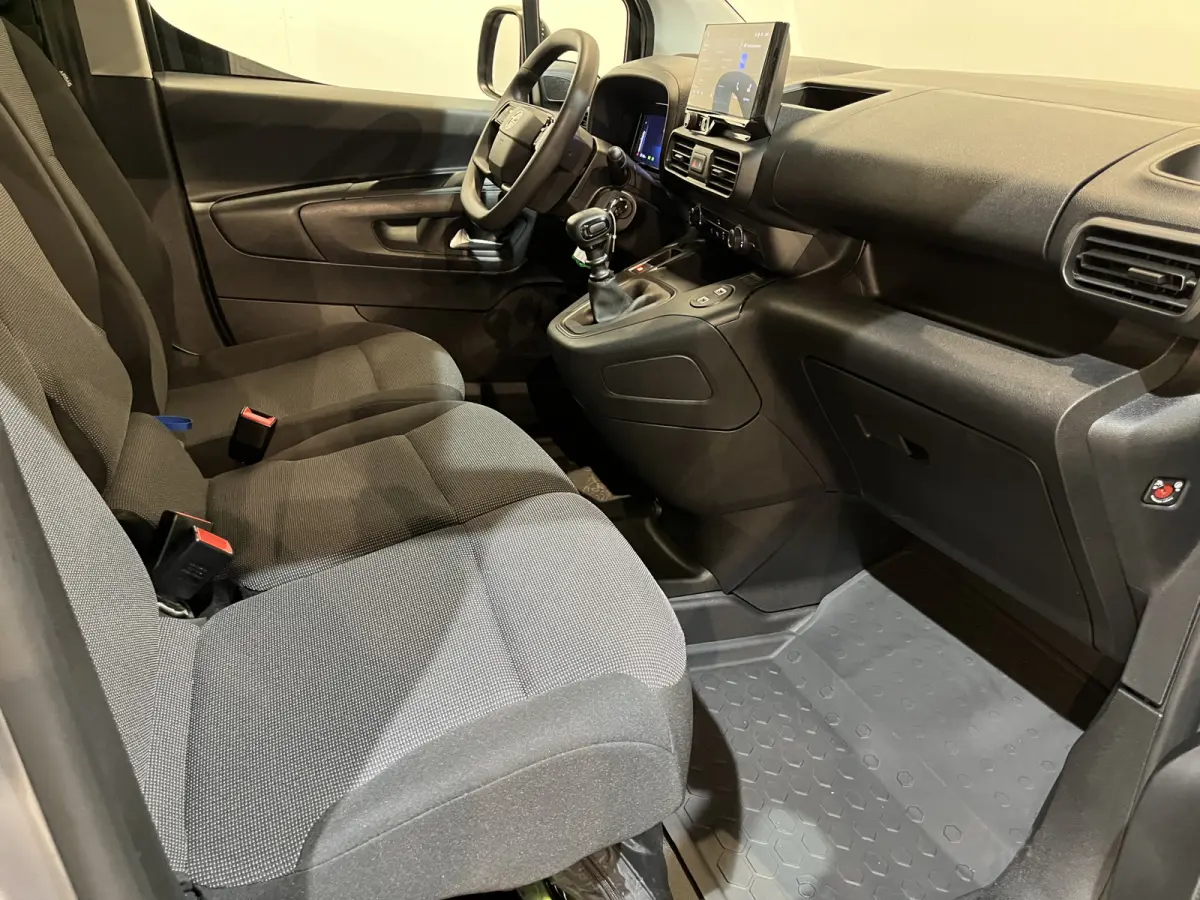 1.5 BlueHDi 100 S&S L2 / Euro 6 / Inrichting / Airco / CarPlay / Cruise Control / Camera / Navigatie / 3-Zits / 23.000 KM !!