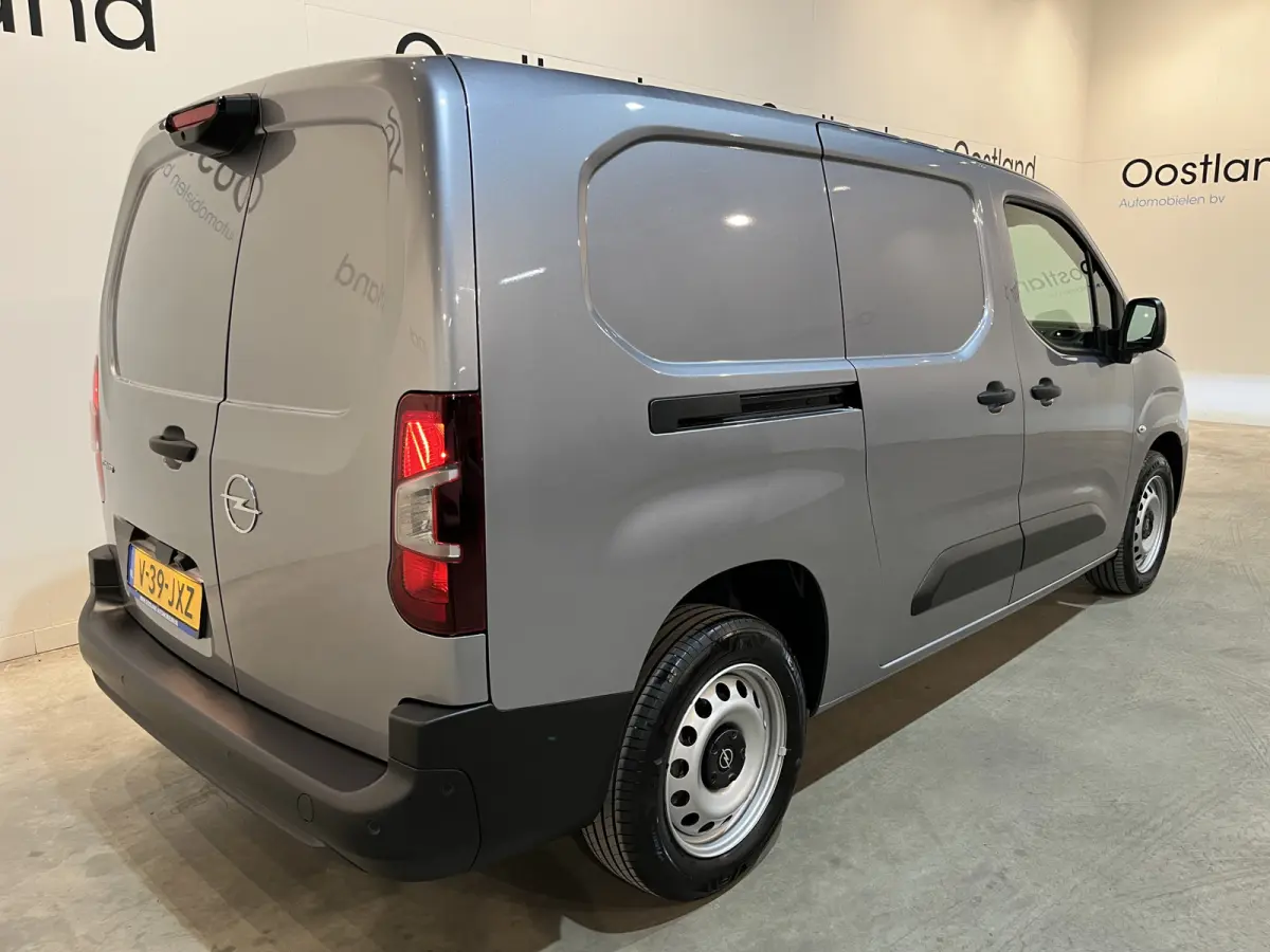 1.5 BlueHDi 100 S&S L2 / Euro 6 / Inrichting / Airco / CarPlay / Cruise Control / Camera / Navigatie / 3-Zits / 23.000 KM !!