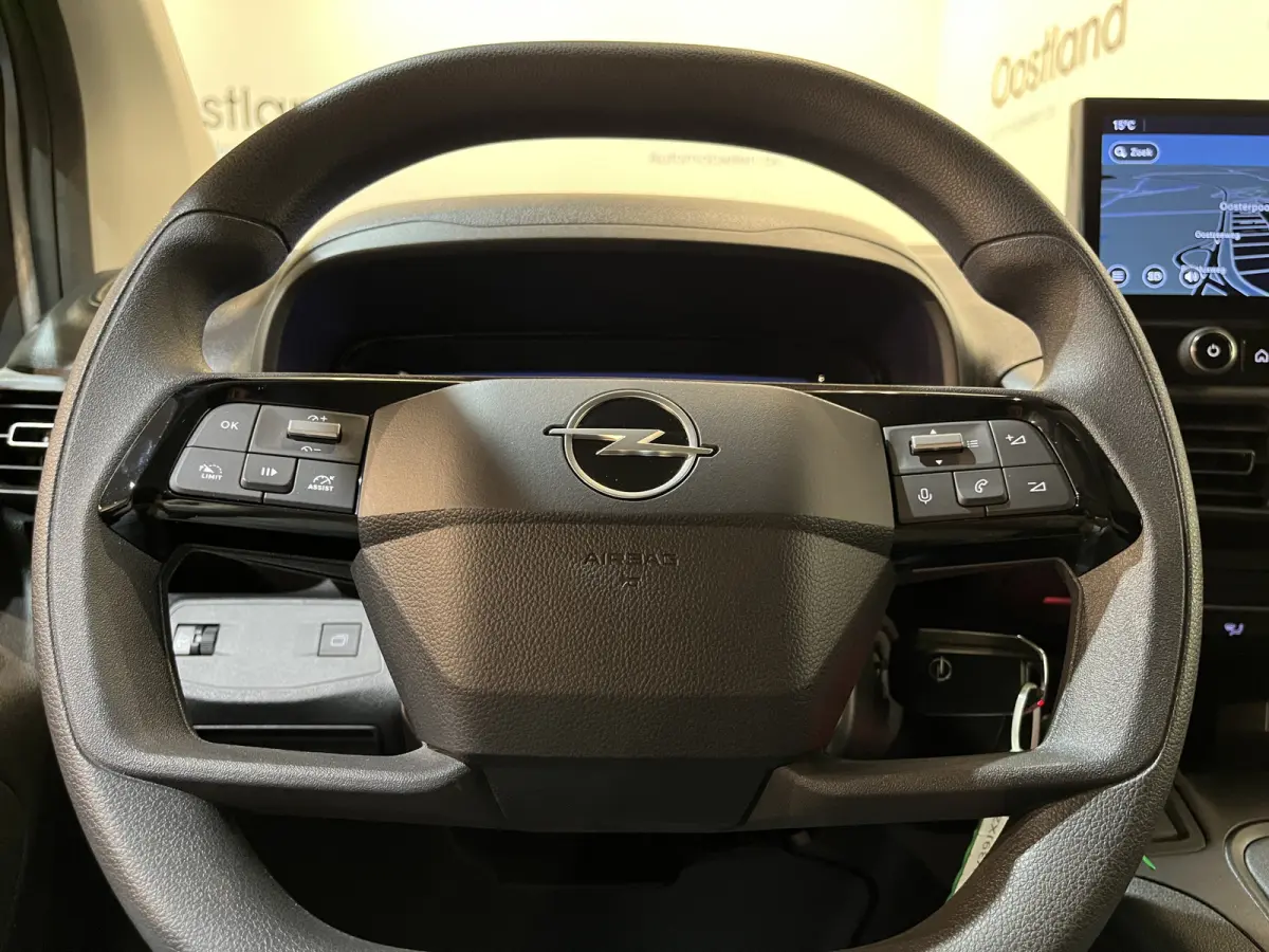 1.5 BlueHDi 100 S&S L2 / Euro 6 / Inrichting / Airco / CarPlay / Cruise Control / Camera / Navigatie / 3-Zits / 23.000 KM !!