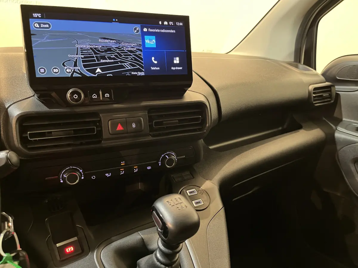 1.5 BlueHDi 100 S&S L2 / Euro 6 / Inrichting / Airco / CarPlay / Cruise Control / Camera / Navigatie / 3-Zits / 23.000 KM !!