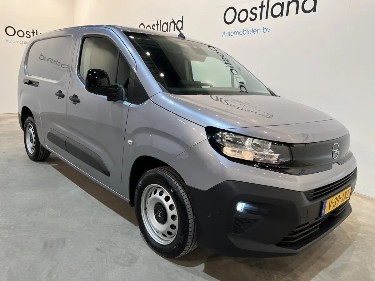 1.5 BlueHDi 100 S&S L2 / Euro 6 / Inrichting / Airco / CarPlay / Cruise Control / Camera / Navigatie / 3-Zits / 23.000 KM !!