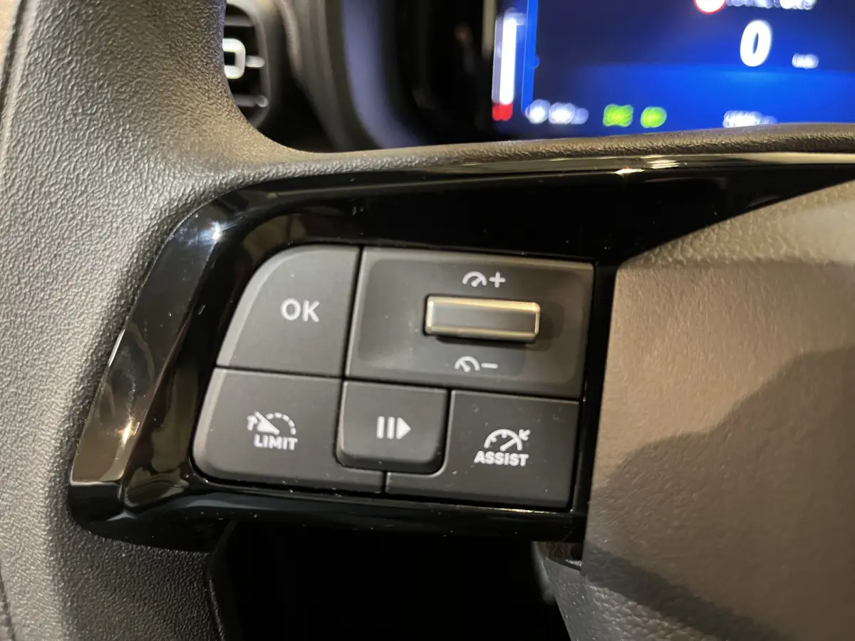 1.5 BlueHDi 100 S&S L2 / Euro 6 / Inrichting / Airco / CarPlay / Cruise Control / Camera / Navigatie / 3-Zits / 23.000 KM !!