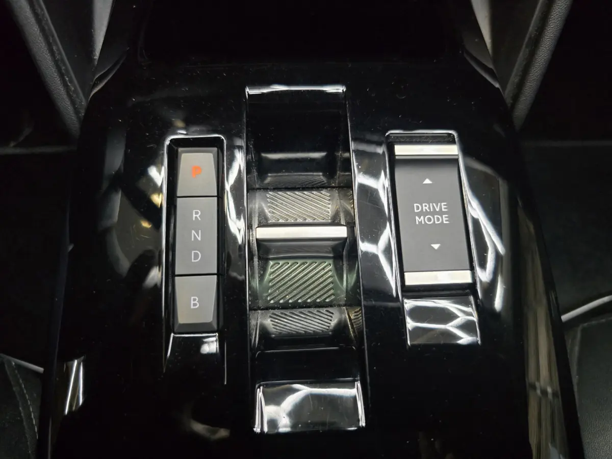 You 50 kWh Pano HUD PDC Leder Navi Camera LM SOH 90% 18"LM