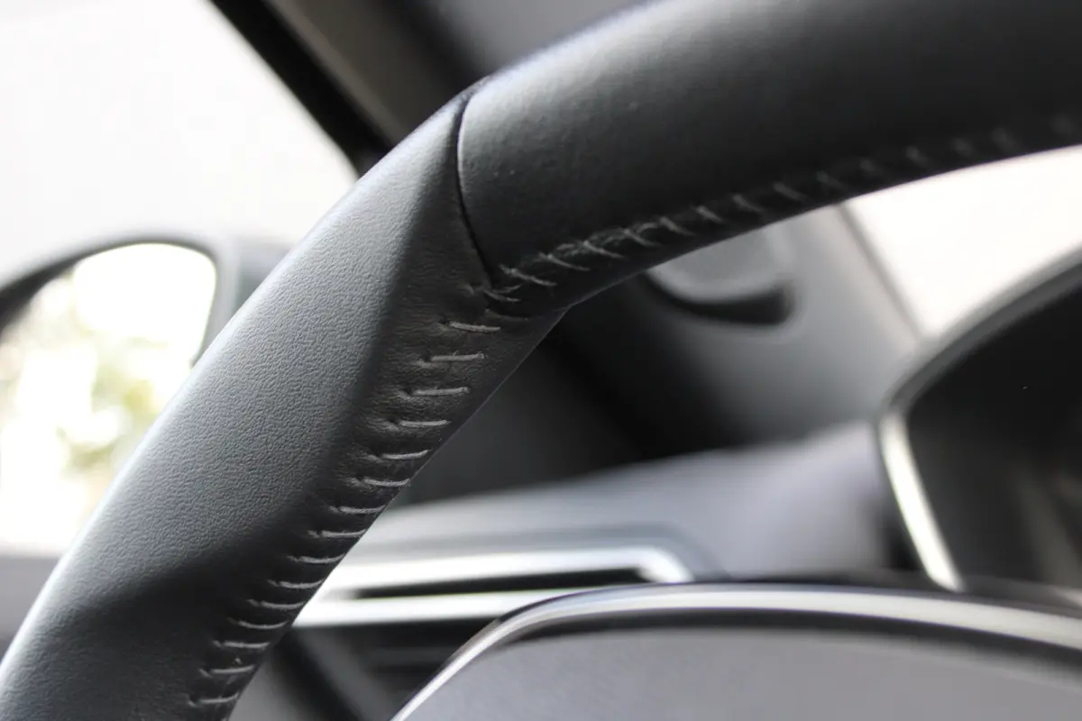 1.2 PureTech 100pk Active | Navigatie | Camera | Trekhaak | Nieuw model | Apple carplay | NL auto | 1e Eigenaar |