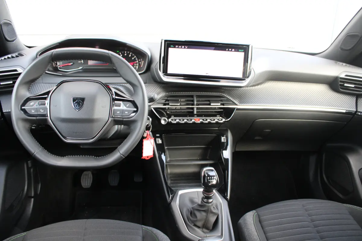 1.2 PureTech 100pk Active | Navigatie | Camera | Trekhaak | Nieuw model | Apple carplay | NL auto | 1e Eigenaar |