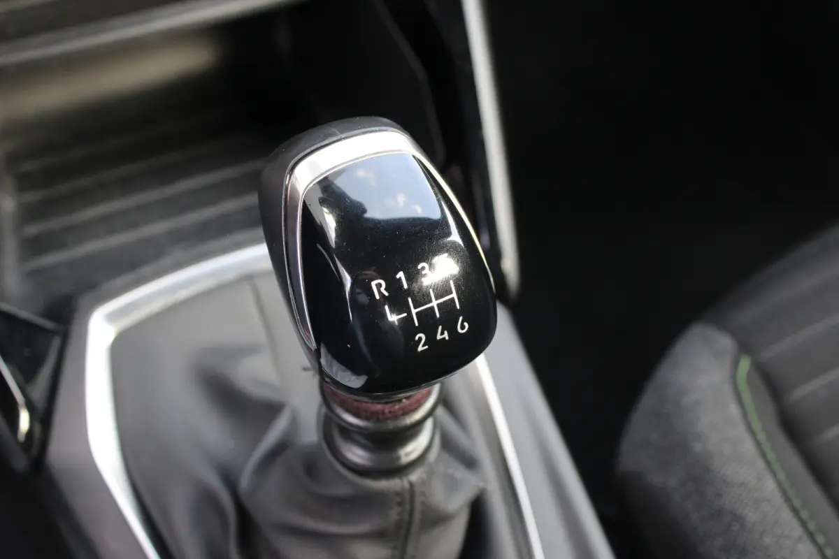 1.2 PureTech 100pk Active | Navigatie | Camera | Trekhaak | Nieuw model | Apple carplay | NL auto | 1e Eigenaar |