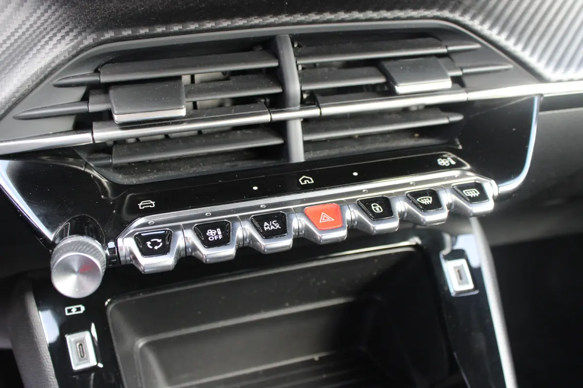 1.2 PureTech 100pk Active | Navigatie | Camera | Trekhaak | Nieuw model | Apple carplay | NL auto | 1e Eigenaar |