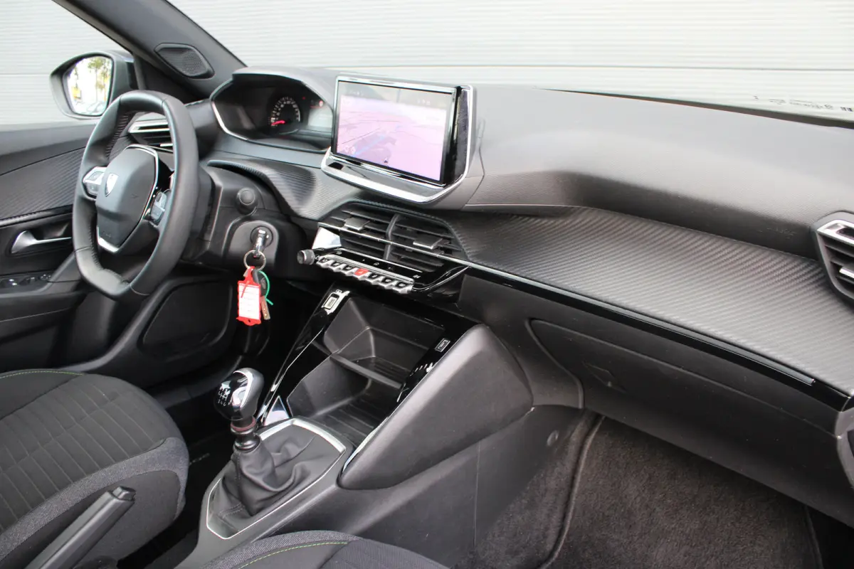 1.2 PureTech 100pk Active | Navigatie | Camera | Trekhaak | Nieuw model | Apple carplay | NL auto | 1e Eigenaar |