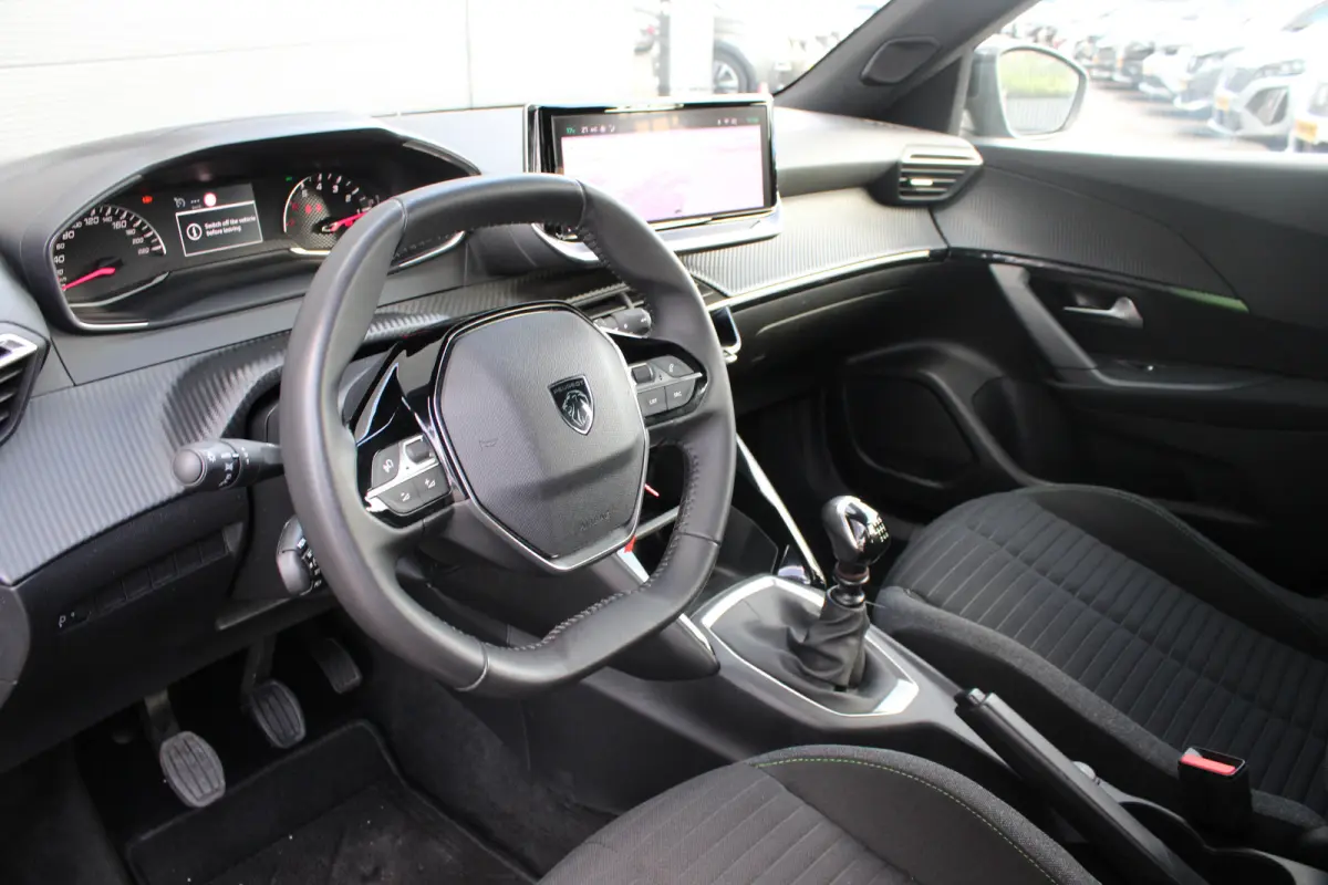 1.2 PureTech 100pk Active | Navigatie | Camera | Trekhaak | Nieuw model | Apple carplay | NL auto | 1e Eigenaar |