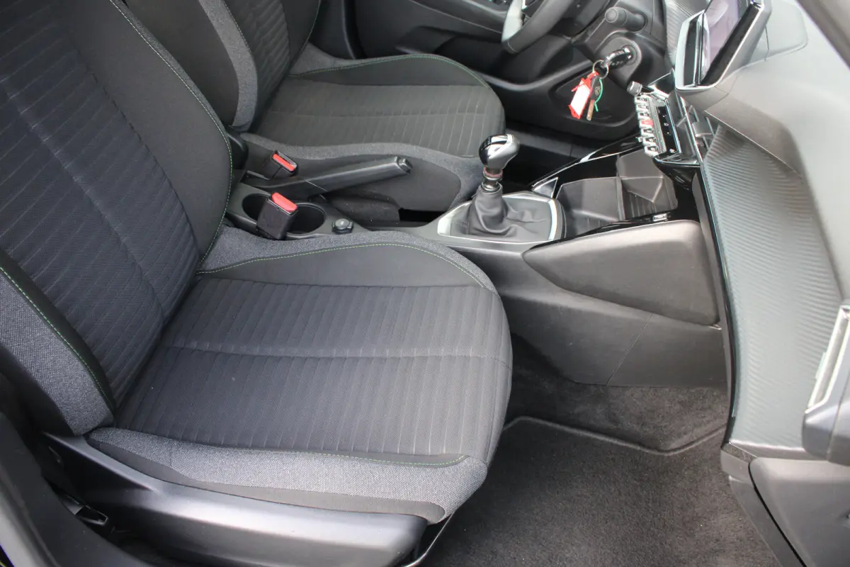 1.2 PureTech 100pk Active | Navigatie | Camera | Trekhaak | Nieuw model | Apple carplay | NL auto | 1e Eigenaar |