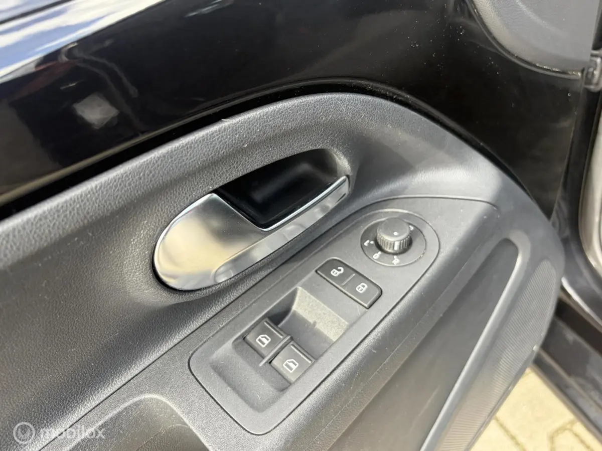 Up! 1.0 BMT move up! 5Drs Airco Navi Bluetooth
