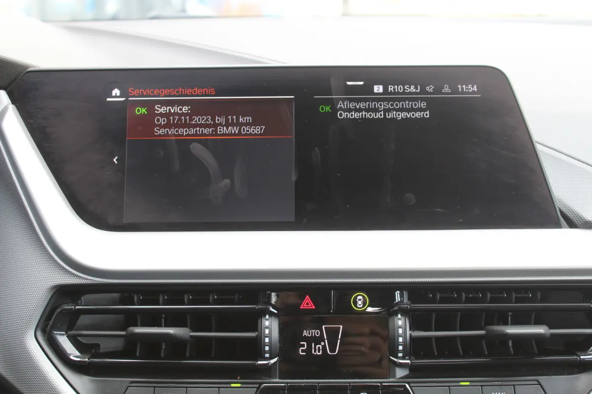 118i l Cruise control l PDC l Navi l DAB l Apple Carplay/ Android Auto