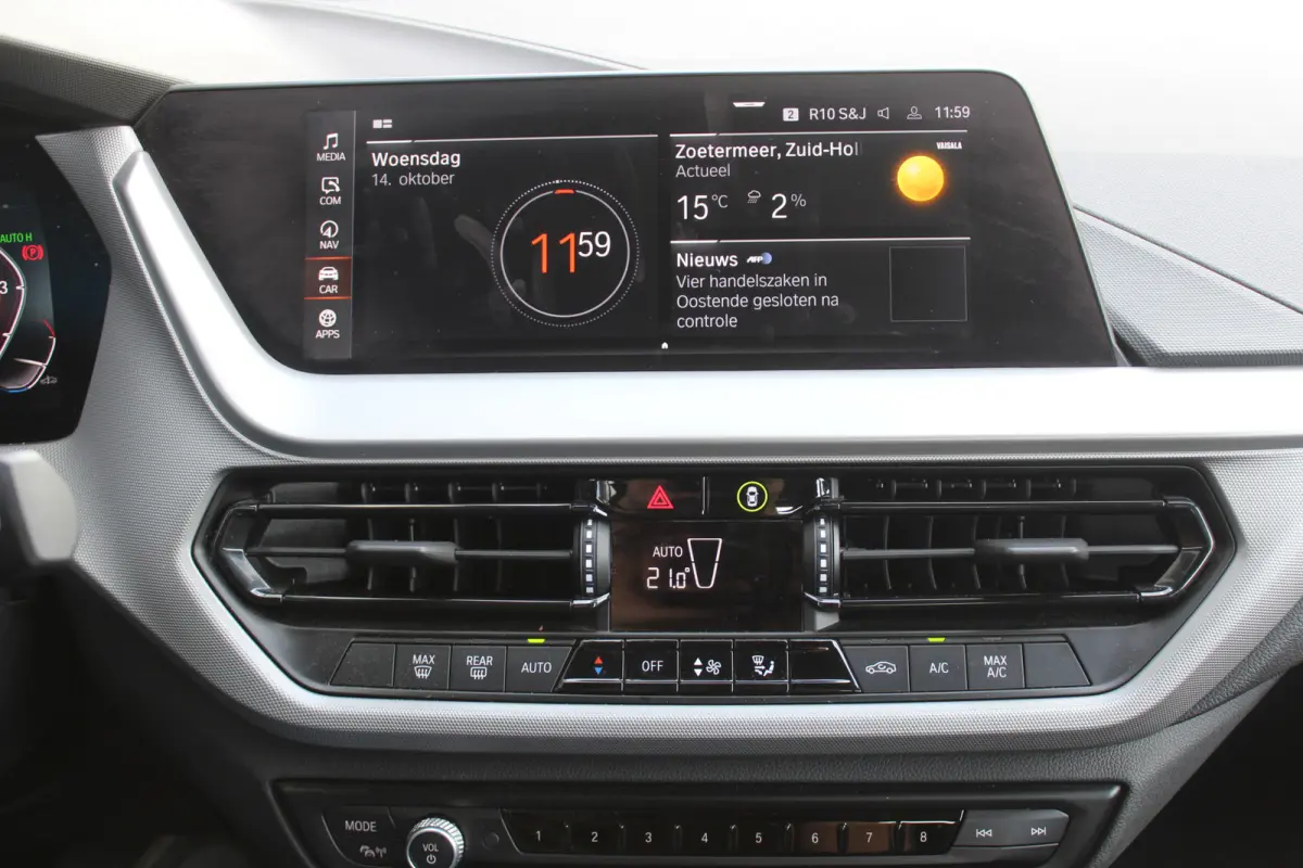 118i l Cruise control l PDC l Navi l DAB l Apple Carplay/ Android Auto