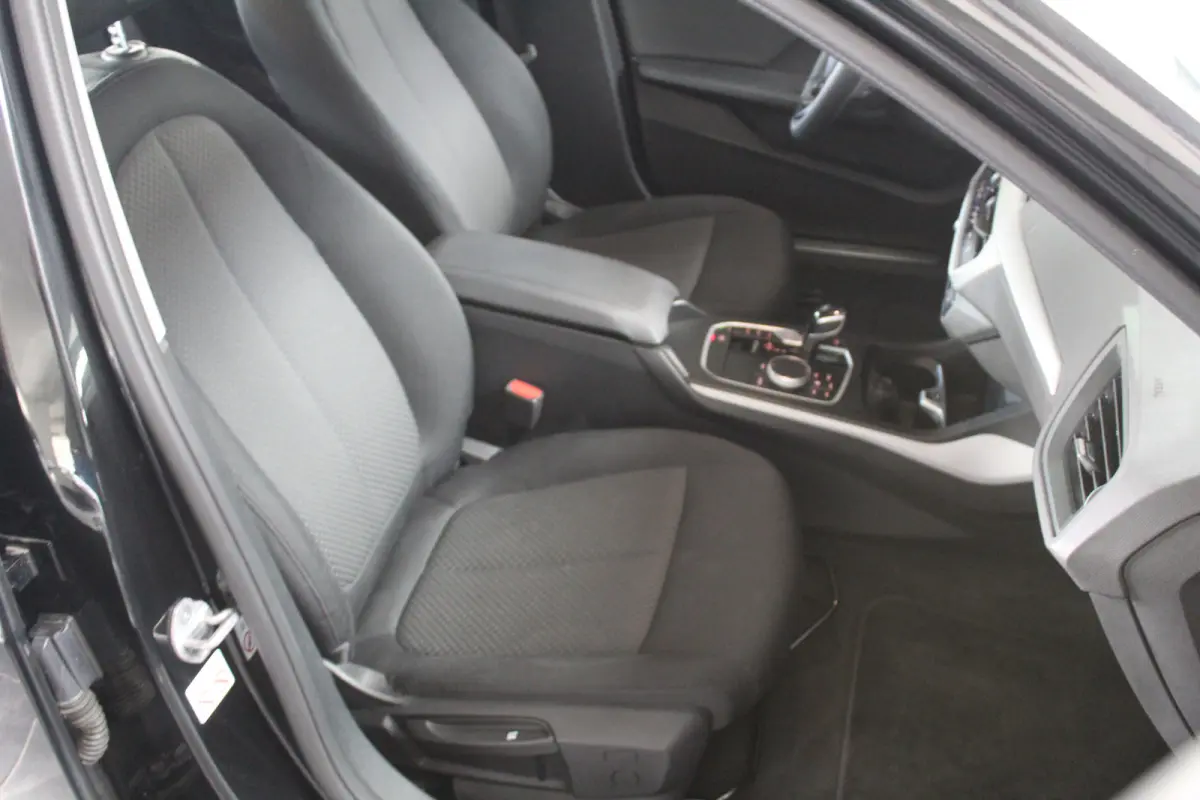 118i l Cruise control l PDC l Navi l DAB l Apple Carplay/ Android Auto