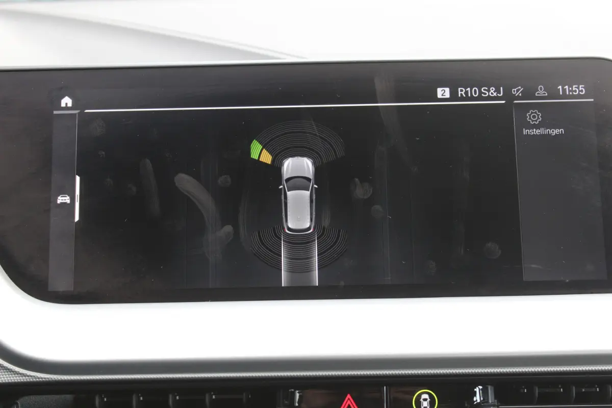 118i l Cruise control l PDC l Navi l DAB l Apple Carplay/ Android Auto