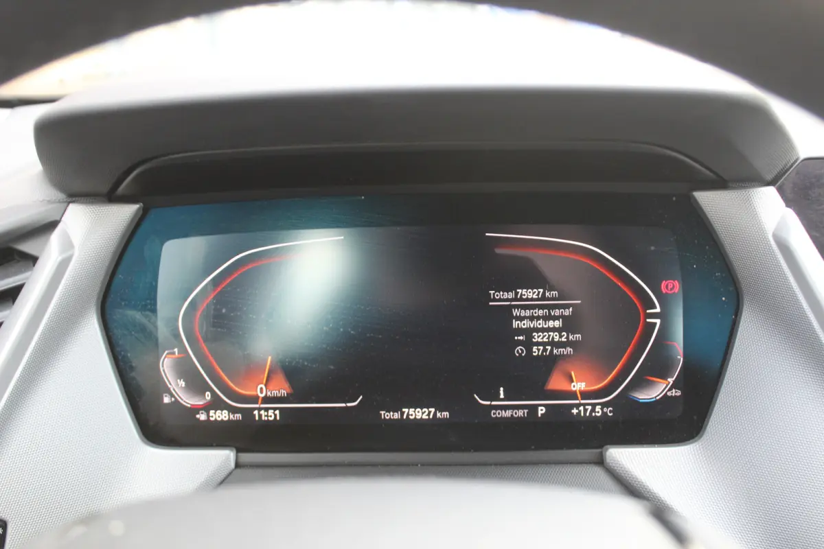 118i l Cruise control l PDC l Navi l DAB l Apple Carplay/ Android Auto