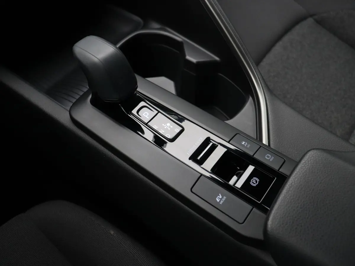 1.8 Hybrid 140 Active | Stoel- en stuurwielverwarming | Voorruitverwarming | Achteruitrijcamera | Dodehoek |