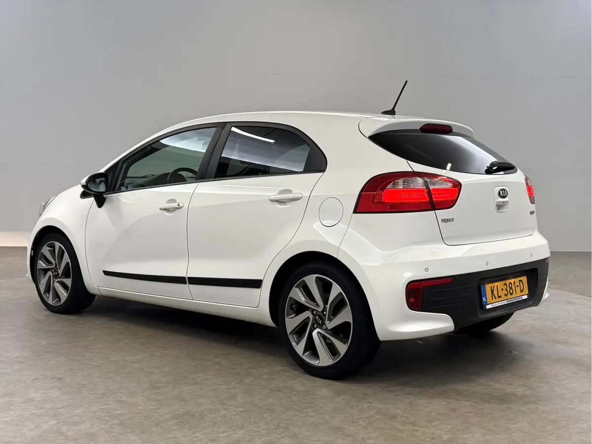 1.2 CVVT ExecutiveLine | Camera | Clima | Cruise | Stoel/Stuurverw. | LED | NAP