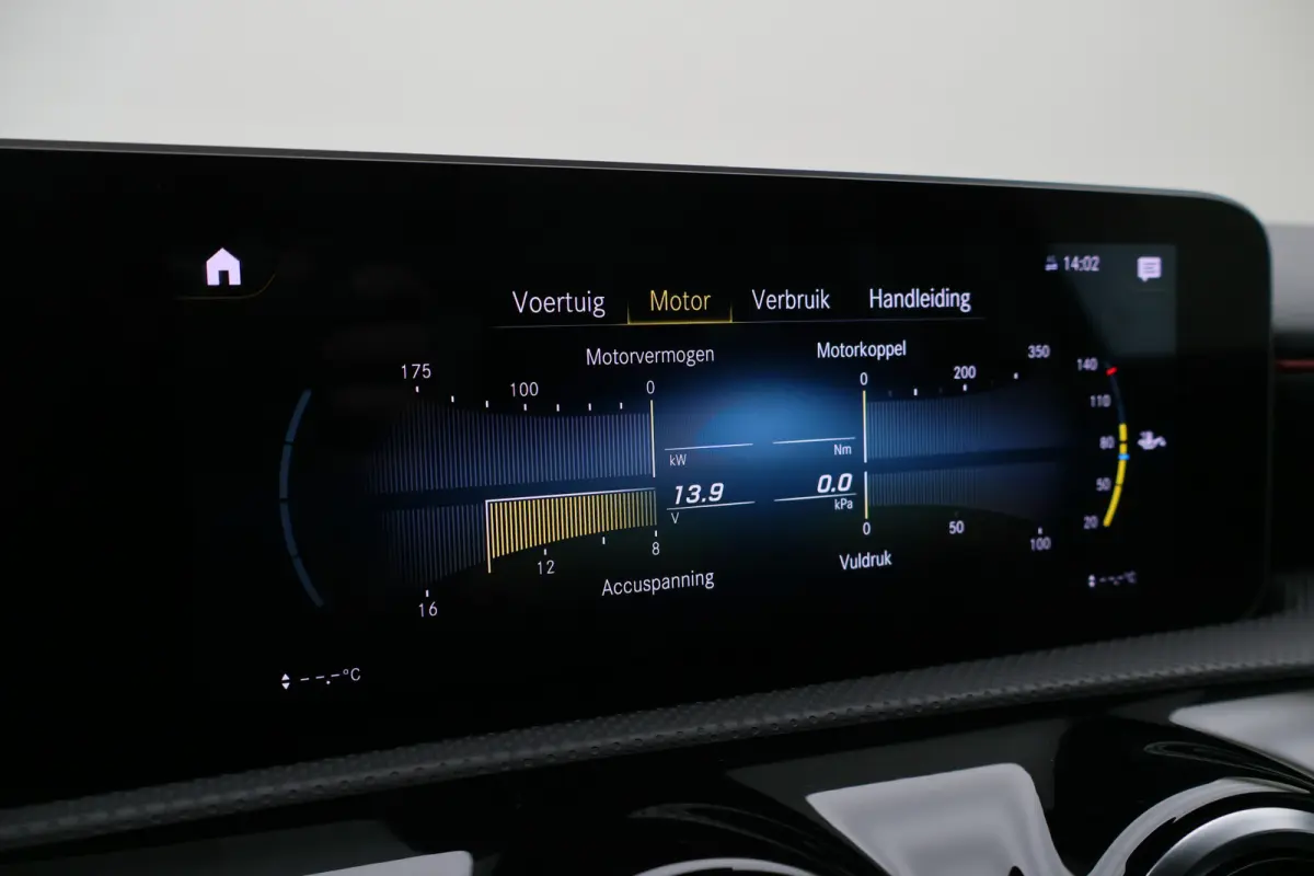 160 Business Solution AMG Virtual Cockpit, Camera, Cruise, Stoelverwarming, Apple Carplay, PDC, Trekhaak, 18''