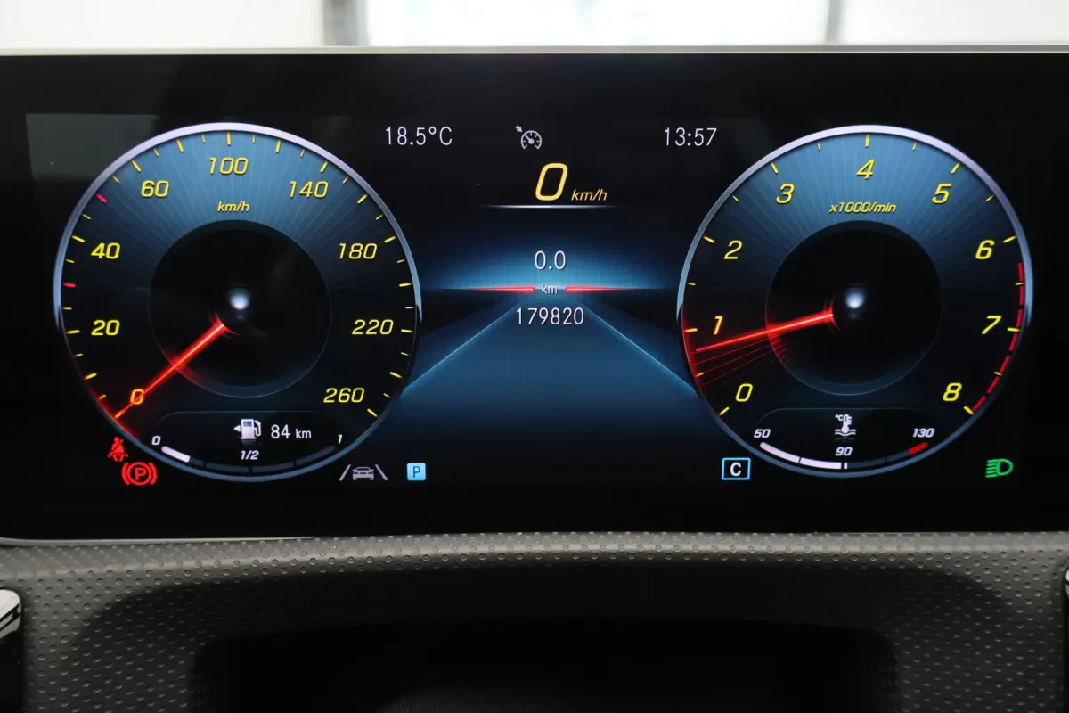 160 Business Solution AMG Virtual Cockpit, Camera, Cruise, Stoelverwarming, Apple Carplay, PDC, Trekhaak, 18''