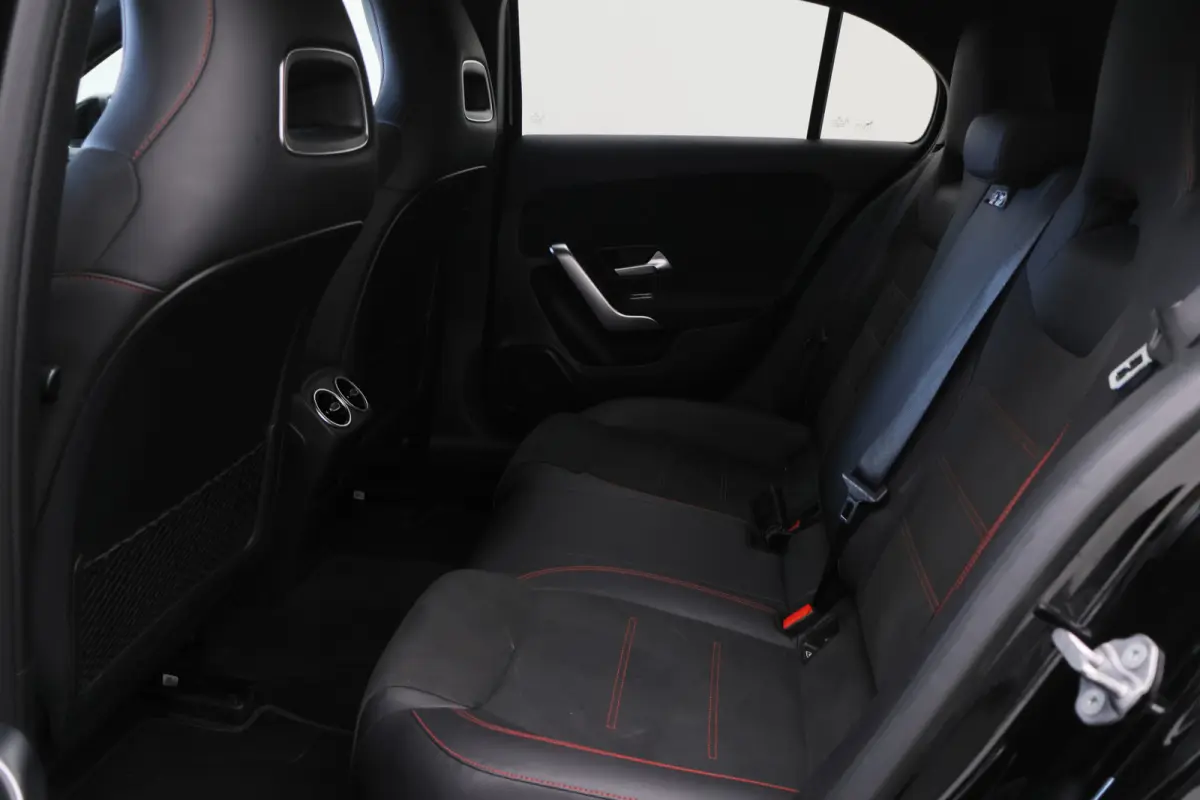 160 Business Solution AMG Virtual Cockpit, Camera, Cruise, Stoelverwarming, Apple Carplay, PDC, Trekhaak, 18''