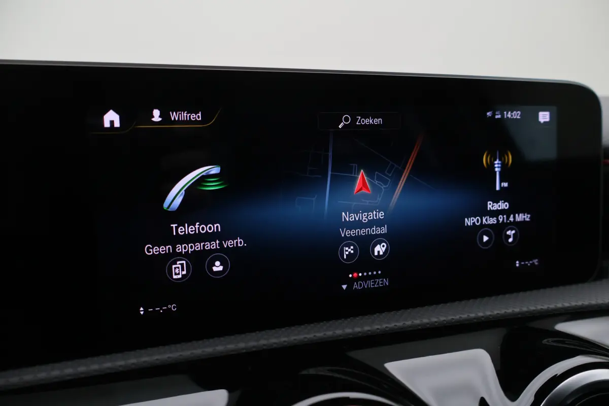 160 Business Solution AMG Virtual Cockpit, Camera, Cruise, Stoelverwarming, Apple Carplay, PDC, Trekhaak, 18''