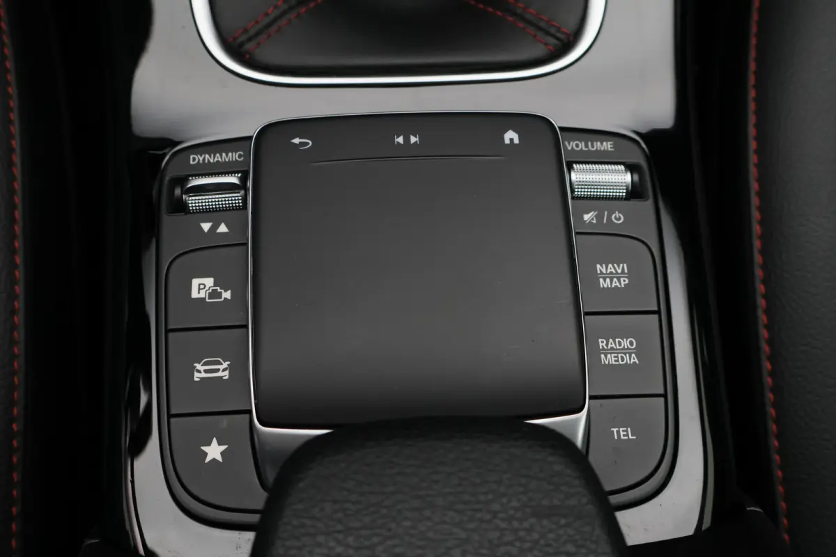 160 Business Solution AMG Virtual Cockpit, Camera, Cruise, Stoelverwarming, Apple Carplay, PDC, Trekhaak, 18''
