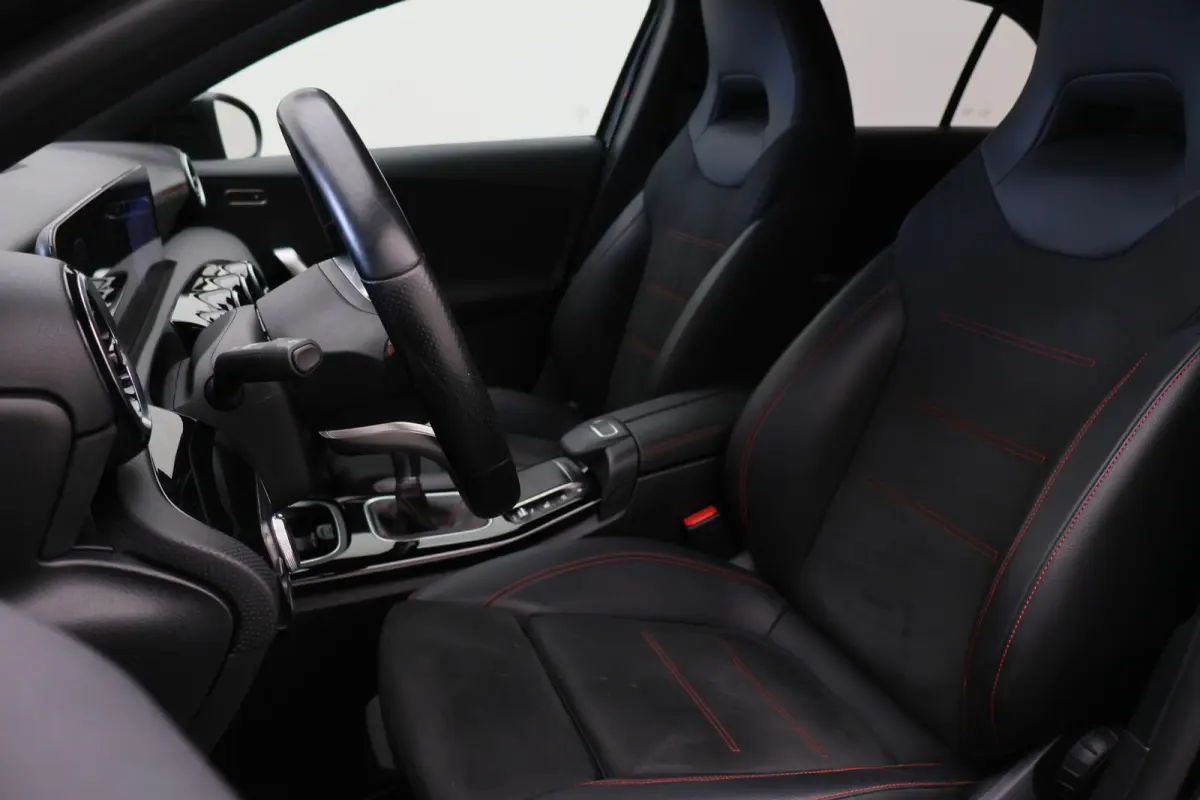 160 Business Solution AMG Virtual Cockpit, Camera, Cruise, Stoelverwarming, Apple Carplay, PDC, Trekhaak, 18''
