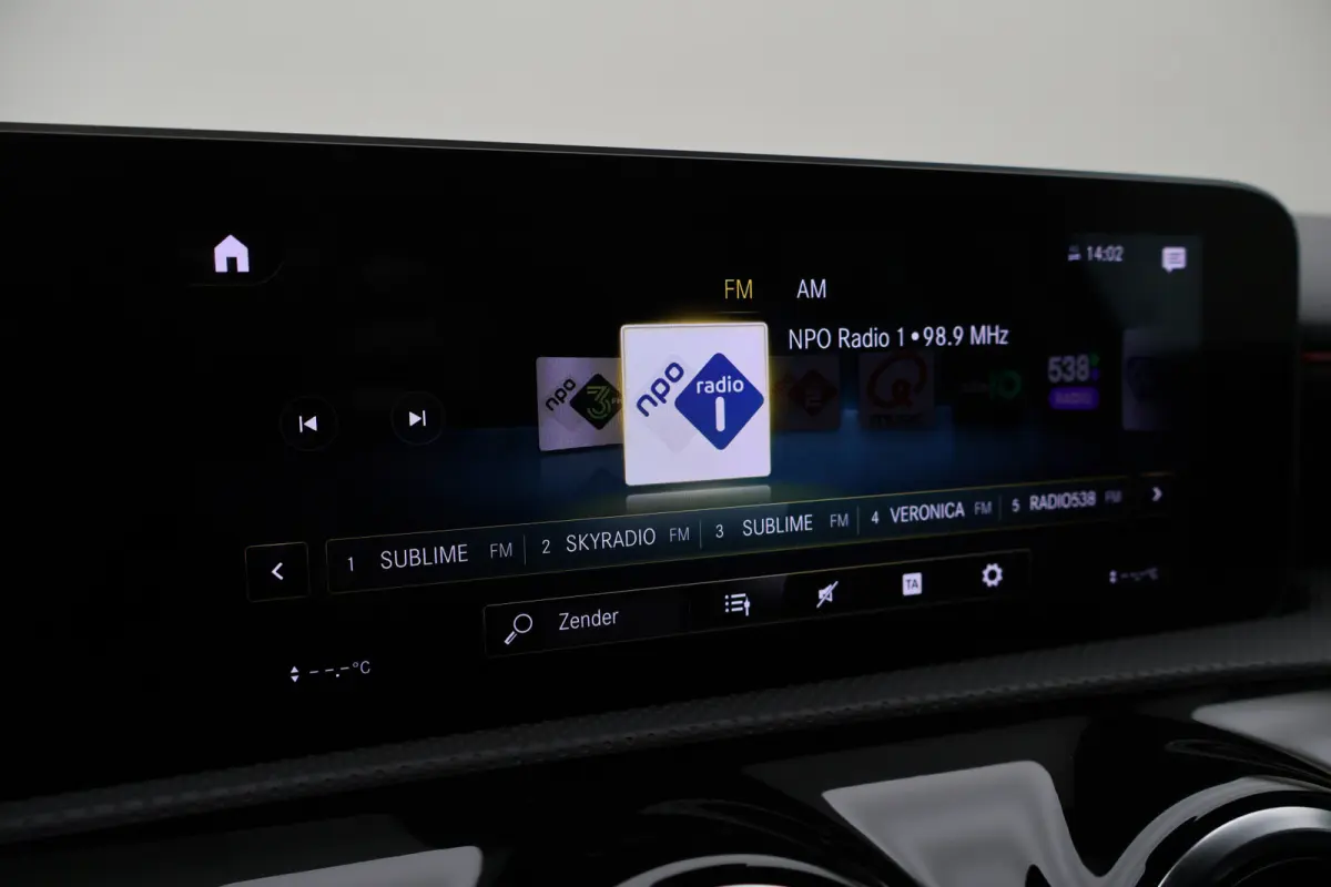 160 Business Solution AMG Virtual Cockpit, Camera, Cruise, Stoelverwarming, Apple Carplay, PDC, Trekhaak, 18''