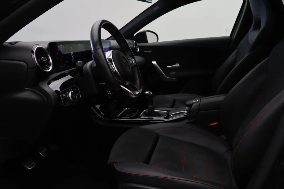 160 Business Solution AMG Virtual Cockpit, Camera, Cruise, Stoelverwarming, Apple Carplay, PDC, Trekhaak, 18''