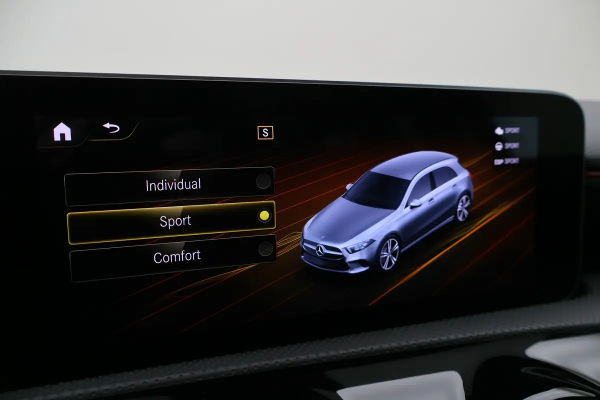 160 Business Solution AMG Virtual Cockpit, Camera, Cruise, Stoelverwarming, Apple Carplay, PDC, Trekhaak, 18''