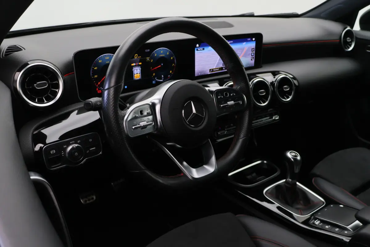 160 Business Solution AMG Virtual Cockpit, Camera, Cruise, Stoelverwarming, Apple Carplay, PDC, Trekhaak, 18''