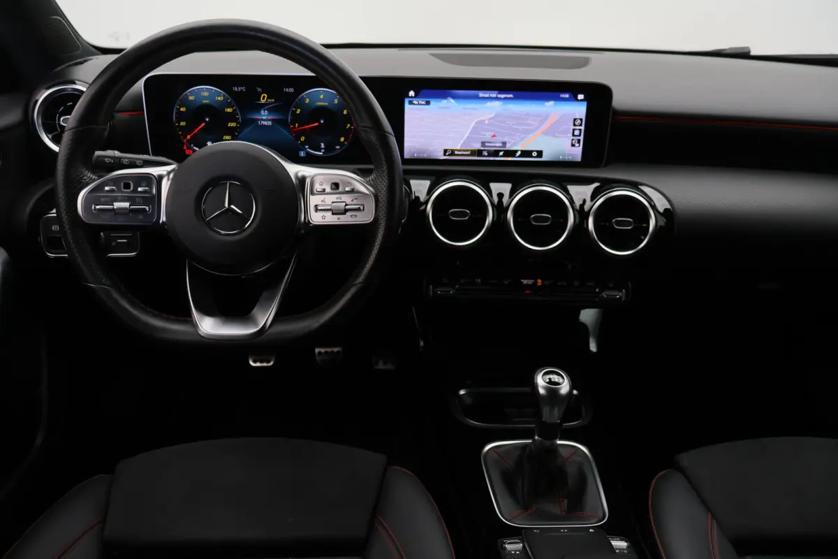 160 Business Solution AMG Virtual Cockpit, Camera, Cruise, Stoelverwarming, Apple Carplay, PDC, Trekhaak, 18''