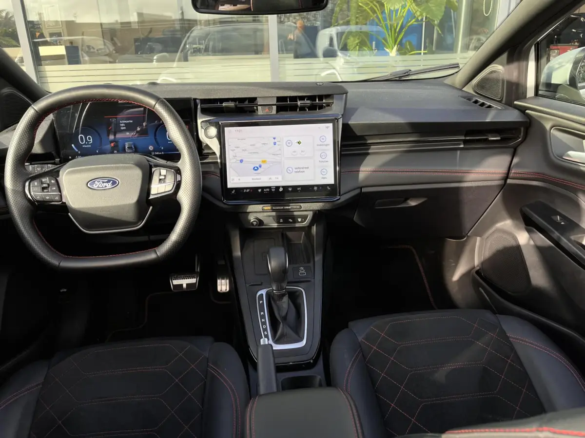 1.0 EcoBoost ST-Line X 155PK Automaat Afn. Trekhaak Panodak Winterpack Adaptieve Cruise 19" Velgen Camera B&O Keyless Matrix-LED Climate Privacy Glass *Full-Options*