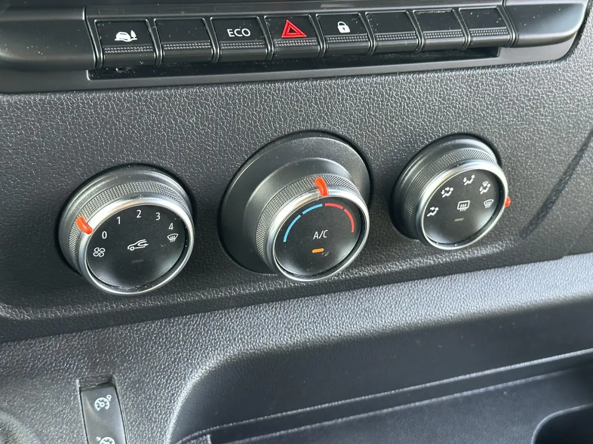T35 2.3 dCi 135 L2H2 Airco|Trekhaak|Cruise LED NAVI