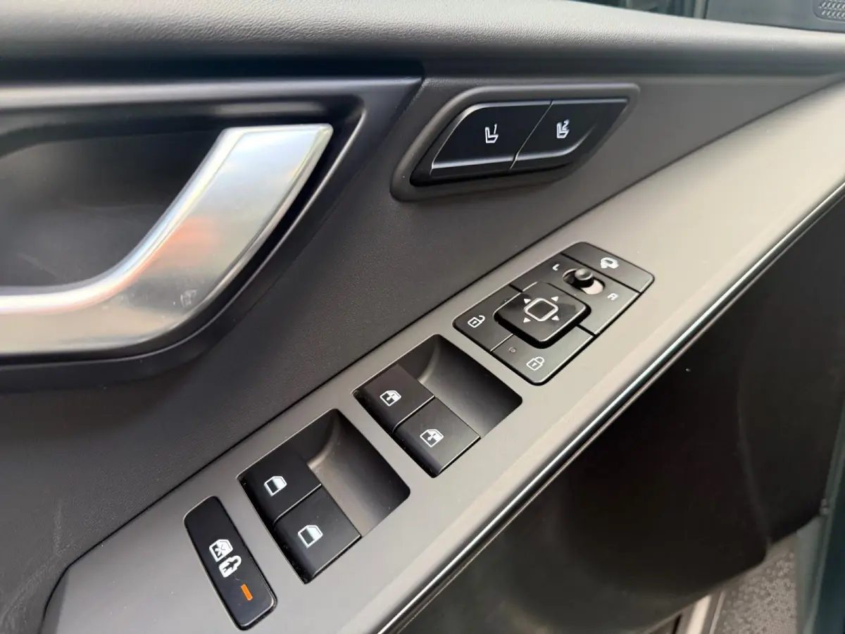 ExecutiveLine 64.8 kWh SOH 100% | STOELVERWARMING & VERKOELING | OPEN DAK | FULL OPTIONS | DEALER ONDERHOUDEN | FABRIEKSGARANTIE TM 2034