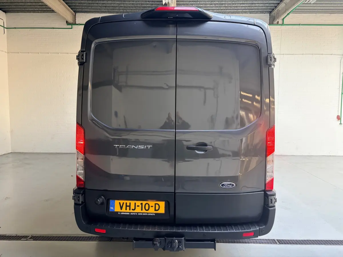 Dubbel Cabine 350 2.0 TDCI 170PK euro6 L3H2 Trend RWD, 6Persoons, Airco, Trekhaak 2800KG, Metallic lak, Nieuwe APK