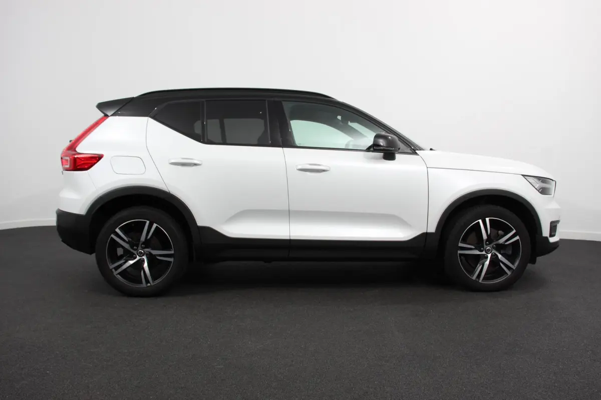 1.5 T5 R-Design Panoramisch dak Navigatie Apple Carplay/Android Auto Parkeersensoren Camera Adaptive Cruise Control Elektrische bestuurdersstoel met geheugen Stoelverwarming LED-koplampen In