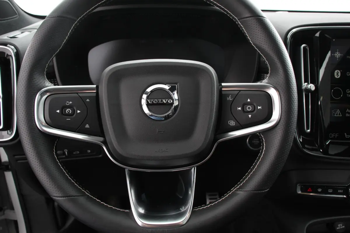 1.5 T5 R-Design Panoramisch dak Navigatie Apple Carplay/Android Auto Parkeersensoren Camera Adaptive Cruise Control Elektrische bestuurdersstoel met geheugen Stoelverwarming LED-koplampen In