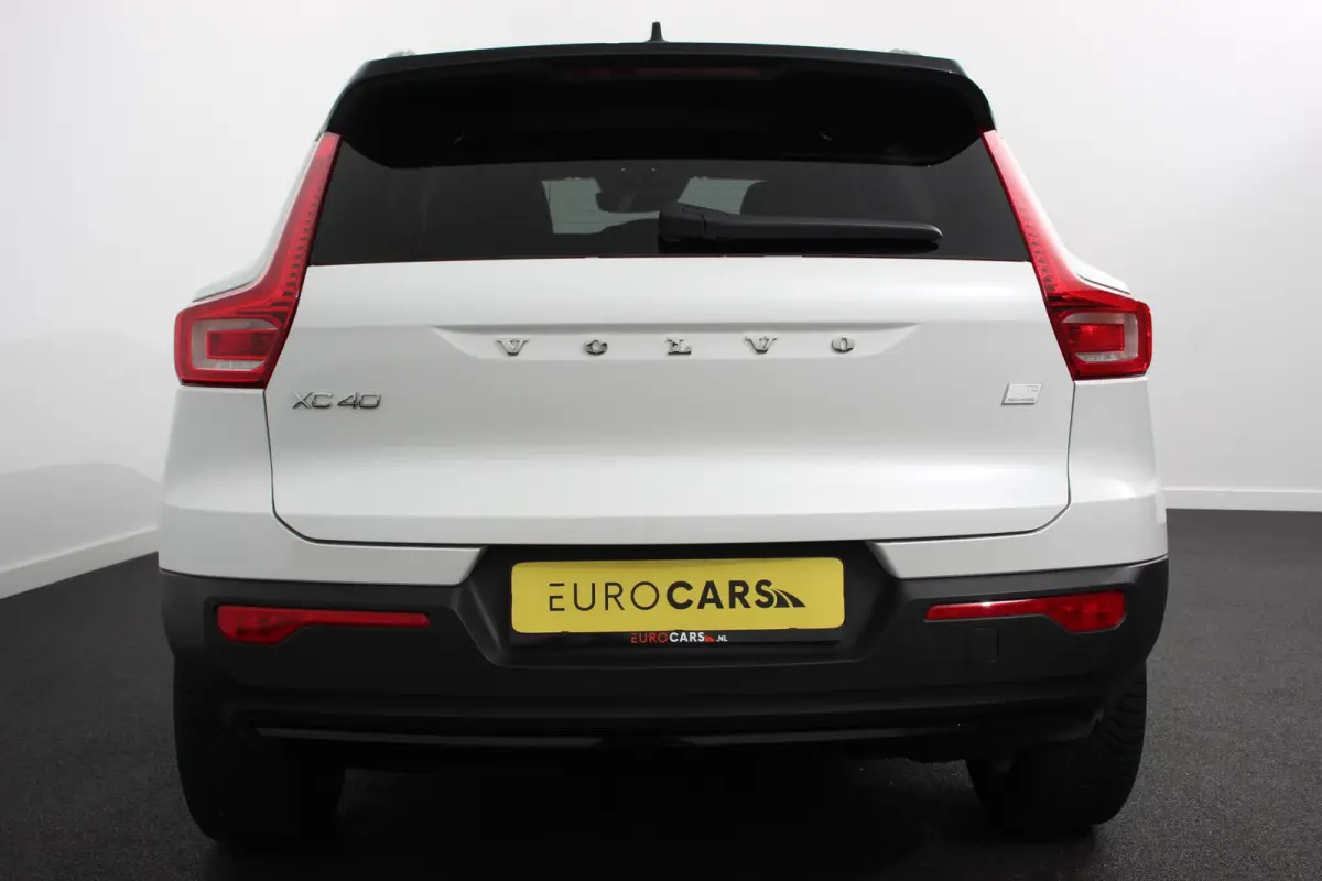 1.5 T5 R-Design Panoramisch dak Navigatie Apple Carplay/Android Auto Parkeersensoren Camera Adaptive Cruise Control Elektrische bestuurdersstoel met geheugen Stoelverwarming LED-koplampen In