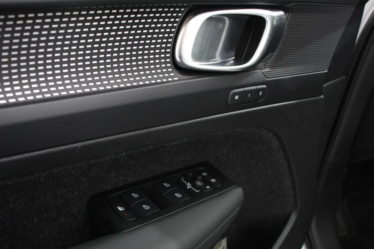 1.5 T5 R-Design Panoramisch dak Navigatie Apple Carplay/Android Auto Parkeersensoren Camera Adaptive Cruise Control Elektrische bestuurdersstoel met geheugen Stoelverwarming LED-koplampen In