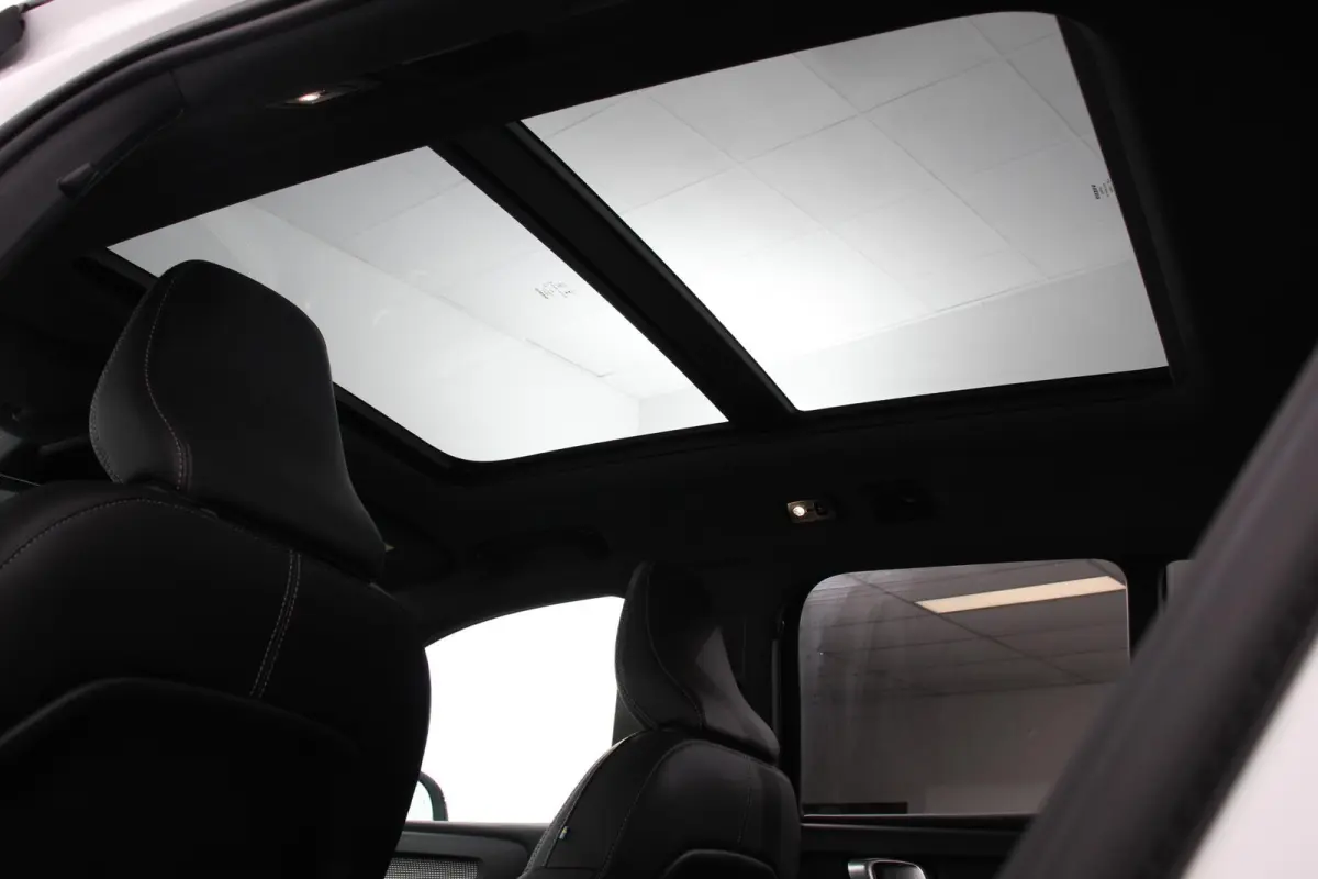 1.5 T5 R-Design Panoramisch dak Navigatie Apple Carplay/Android Auto Parkeersensoren Camera Adaptive Cruise Control Elektrische bestuurdersstoel met geheugen Stoelverwarming LED-koplampen In