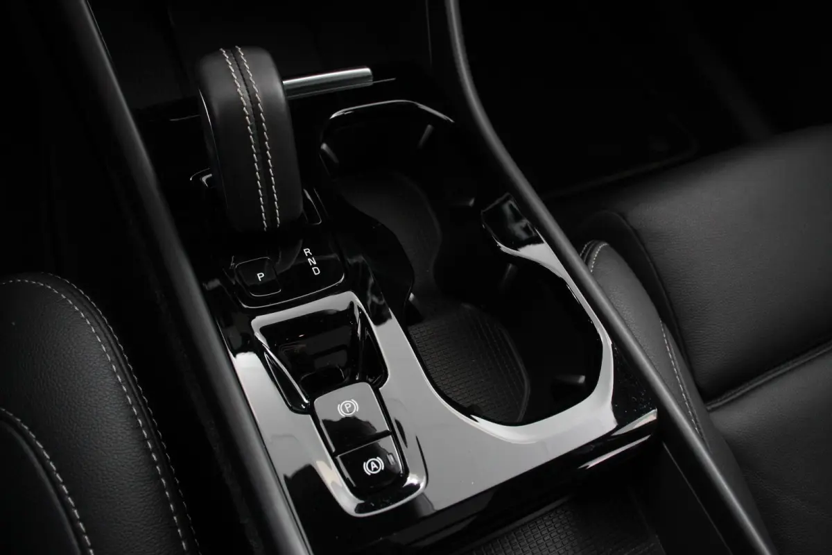 1.5 T5 R-Design Panoramisch dak Navigatie Apple Carplay/Android Auto Parkeersensoren Camera Adaptive Cruise Control Elektrische bestuurdersstoel met geheugen Stoelverwarming LED-koplampen In
