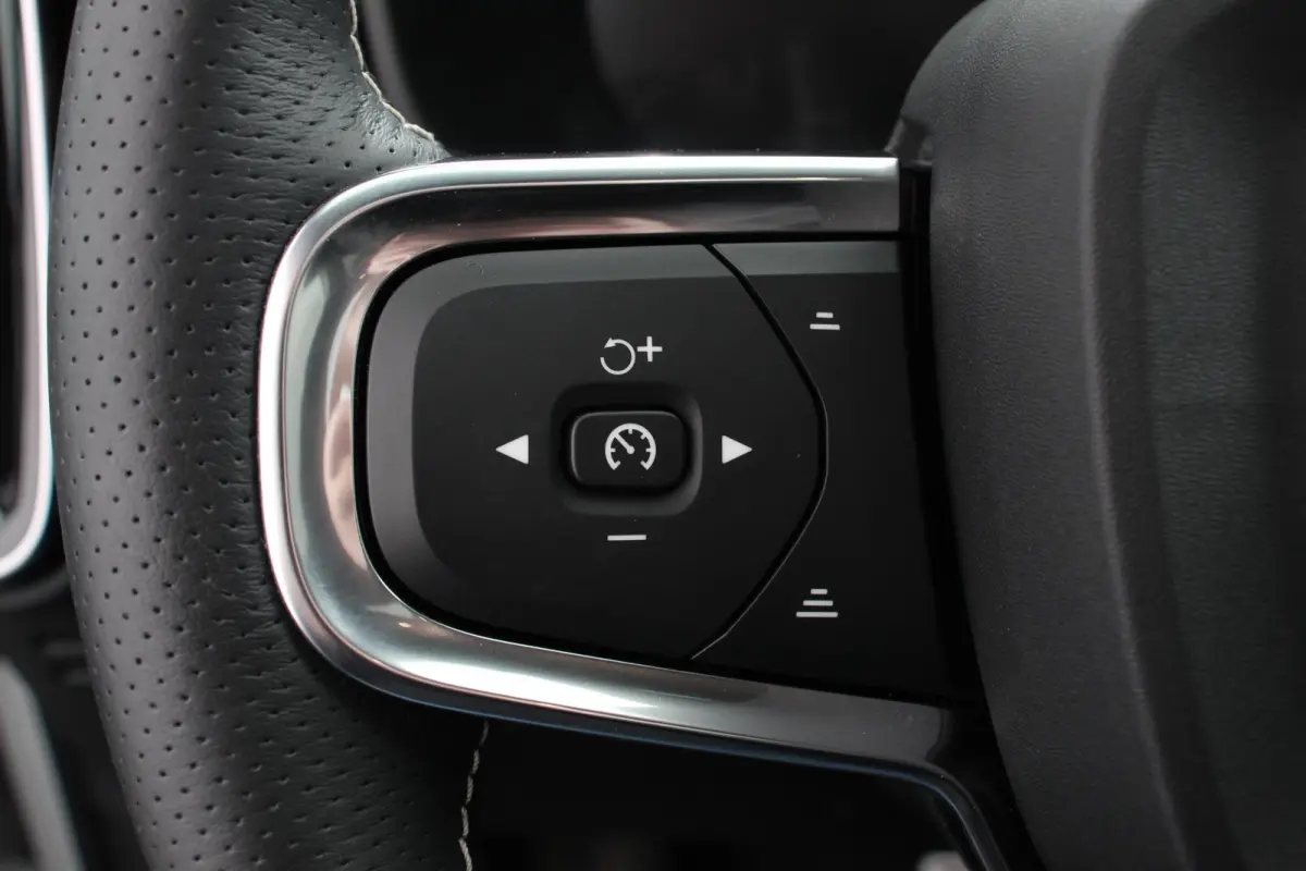 1.5 T5 R-Design Panoramisch dak Navigatie Apple Carplay/Android Auto Parkeersensoren Camera Adaptive Cruise Control Elektrische bestuurdersstoel met geheugen Stoelverwarming LED-koplampen In