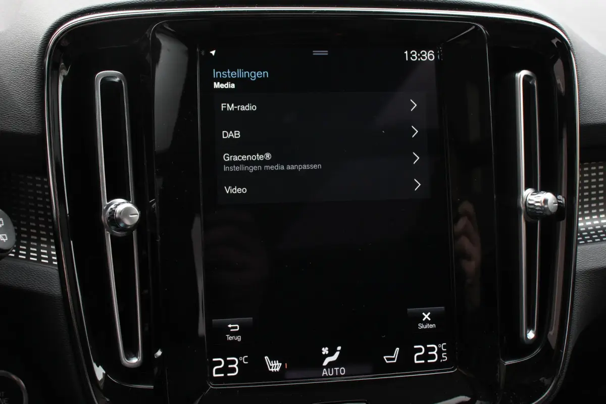 1.5 T5 R-Design Panoramisch dak Navigatie Apple Carplay/Android Auto Parkeersensoren Camera Adaptive Cruise Control Elektrische bestuurdersstoel met geheugen Stoelverwarming LED-koplampen In
