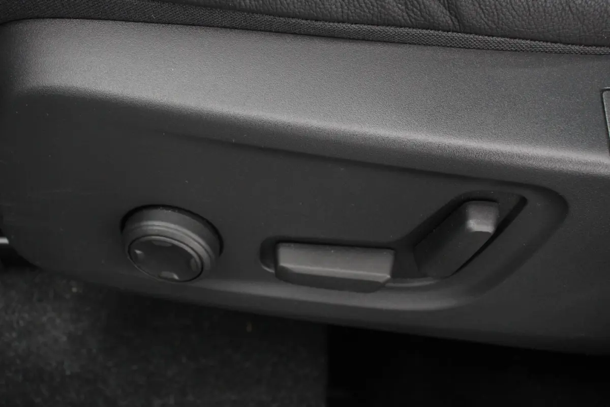1.5 T5 R-Design Panoramisch dak Navigatie Apple Carplay/Android Auto Parkeersensoren Camera Adaptive Cruise Control Elektrische bestuurdersstoel met geheugen Stoelverwarming LED-koplampen In